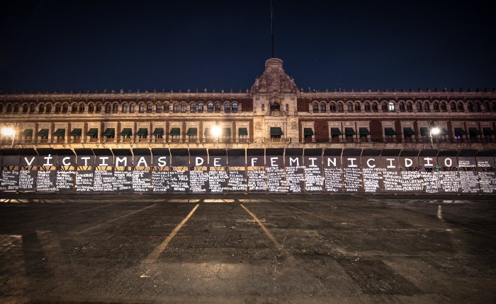Pintan Nombres De Víctimas De Feminicidio En Muro De La Paz De Amlo Contrapeso